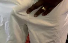 Commando sporgente in pantaloncini di nylon bianco