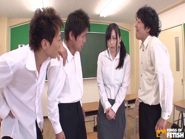 Pure Japanese adult video ( JAV): Cikgu Jepun memancut banyak di dalam bilik darjah semasa pepek...