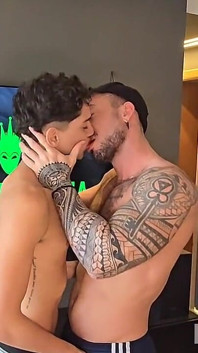 Usando a Full El Culo De Este Hombrecito