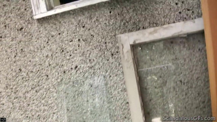 Scandalous GFs: Sexy mädchen wird in der dusche beobachtet und gefilmt