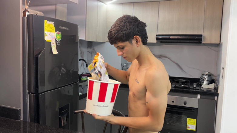 hopesex: Horny Friend Put His Rich Cock Inside the Fries for...
