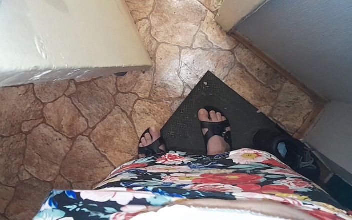 Lesbian-illusion: Saya mengintip adik tiri saya yang lebih muda di bilik...