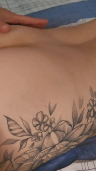 Espetacular garota de trabalho esfrega meu pau com porra da buceta dela e me faz ter uma gozada enorme