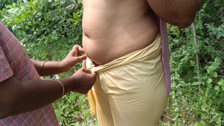 Wonder: 야외에서 교복 레즈를 가진 대학생