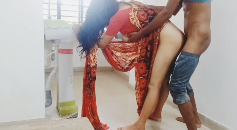Teensex: เรื่องความพึงพอใจทางเพศสาวอินเดียสุดฮอตในห้องครัว
