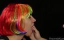CumArtHD: Яркий камшот на лицо в парике!