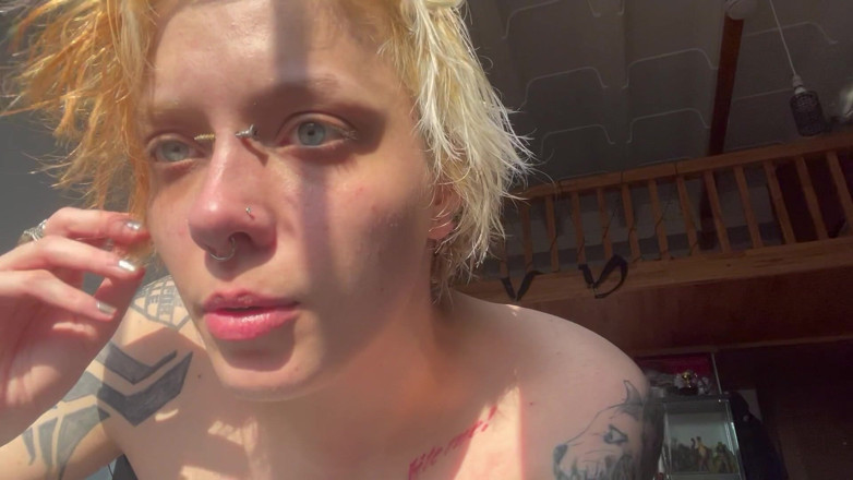 Glitterqueen1999: No Makeup Goth Girl in the Sun Flares Piggy Nose