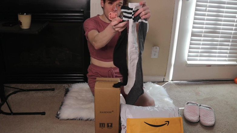 Little Fenne: Littles ASMR opening birthday presents with Little Fenne