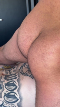 Brandon neemt het op tegen dikke Tony