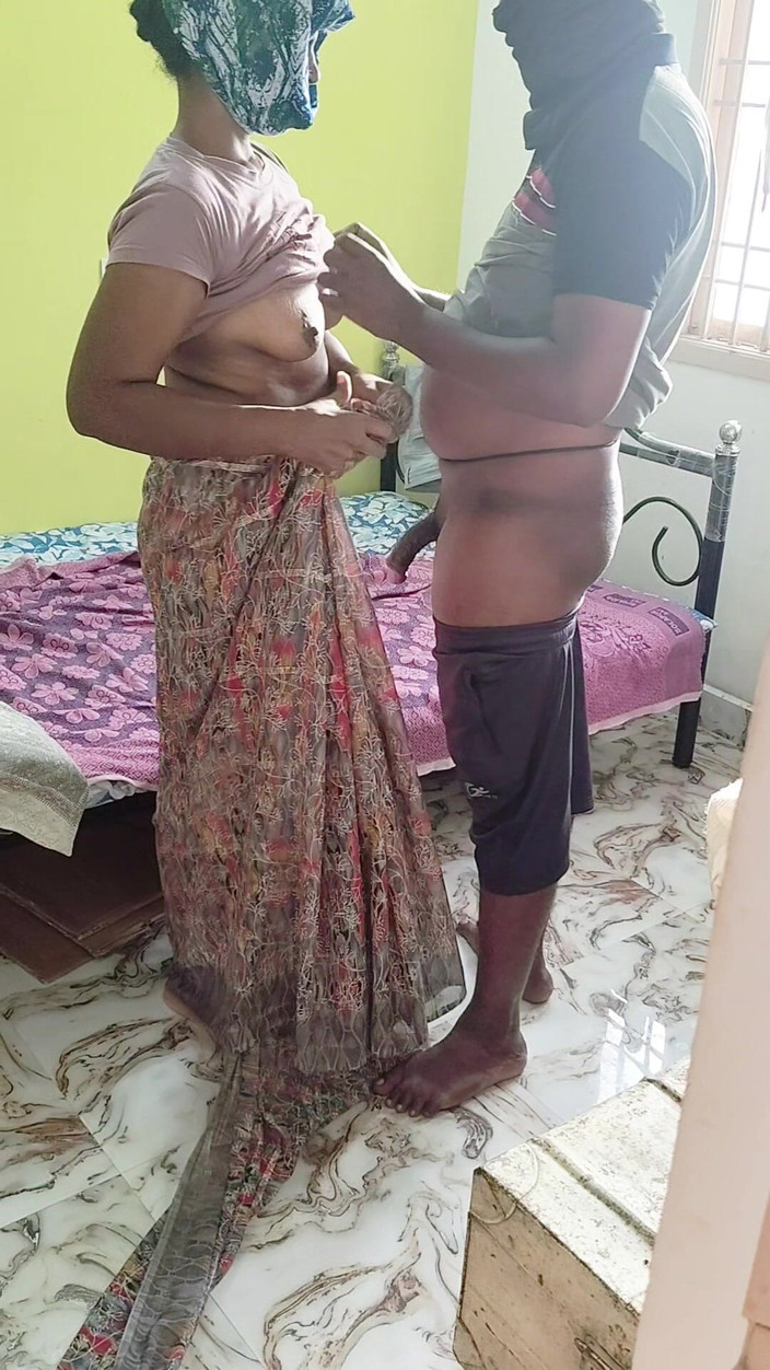 Thesana: Домашня дружина трахає кур'єра газових балонів