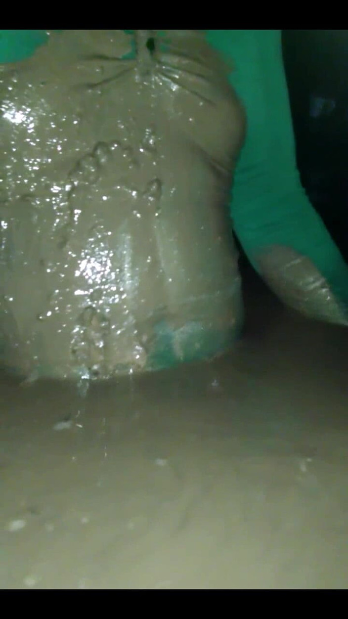 AutoErotic: Pov ngentot stoking nilonku pakai stoking leotard dan mud play.