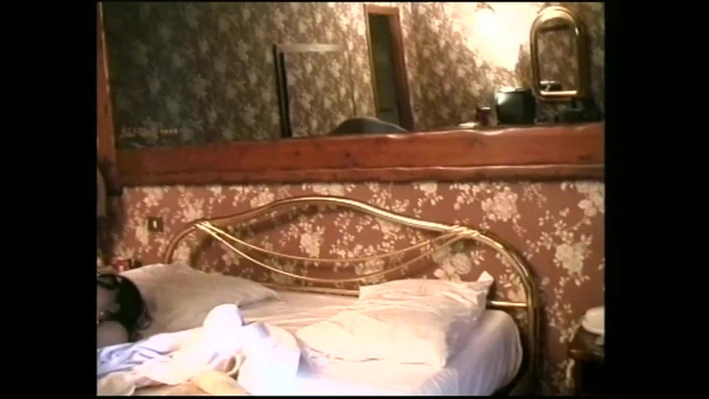 MILF still slut: 大きなお尻のブルネットはそれを深く受け止めます