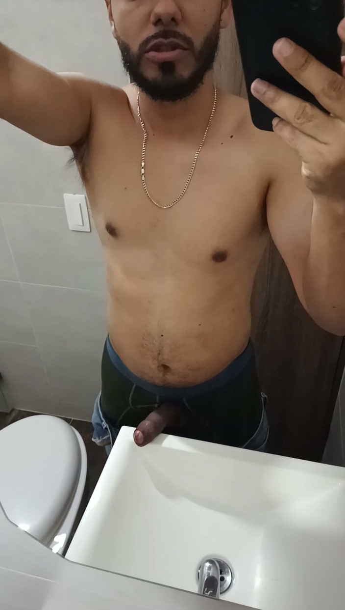 Tommhot: So Hot Masturbating in the Bathroom