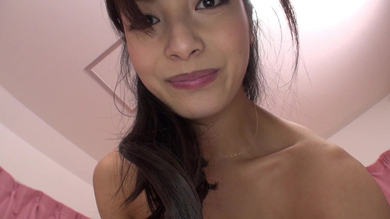 Caribbeancom: Une petite Asiatique aux seins se fait éjaculer dans la bouche 2...