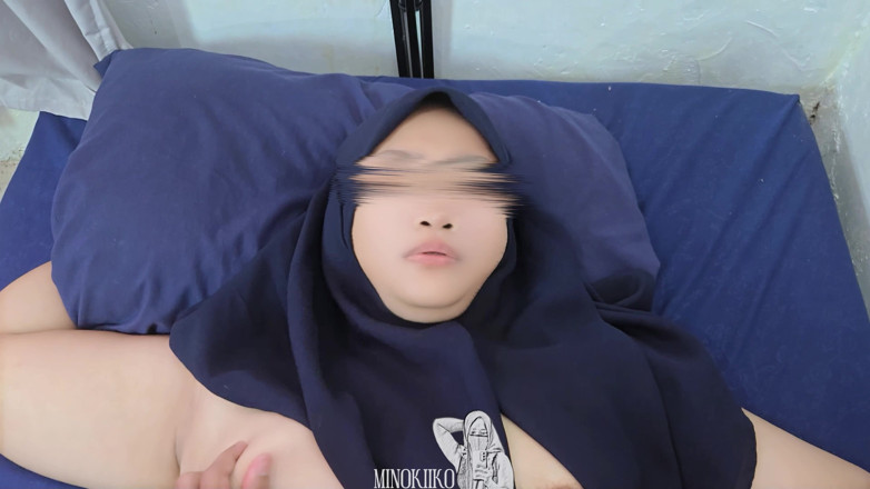 Minokiiko: Ibu tiri miang yang bertudung tinggal, pepek MILF itu dikongkek...