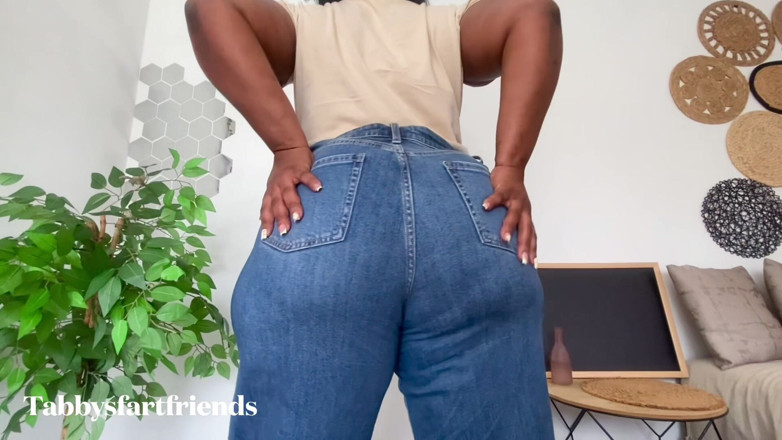 ChokoAndAmarula: Farting Fat Booty MILF in Jeans