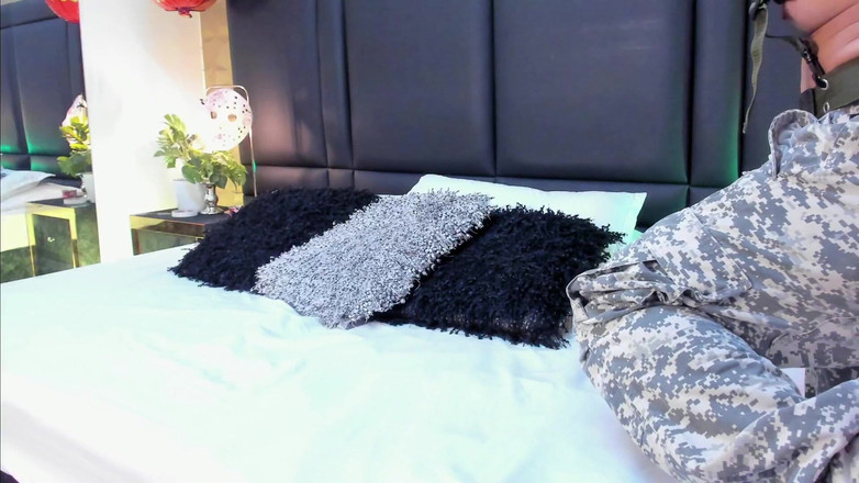 JossAckland01: Voják s velkým žíznivým zadkem