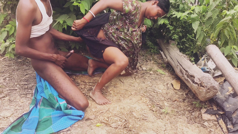 Sexyrani327: गांव देसी भाभी की आउटडोर चुदाई की बड़ी गांड