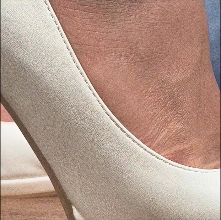 Haydee Rodriguez: Giantess Haydee Rodriguez in White High Heels