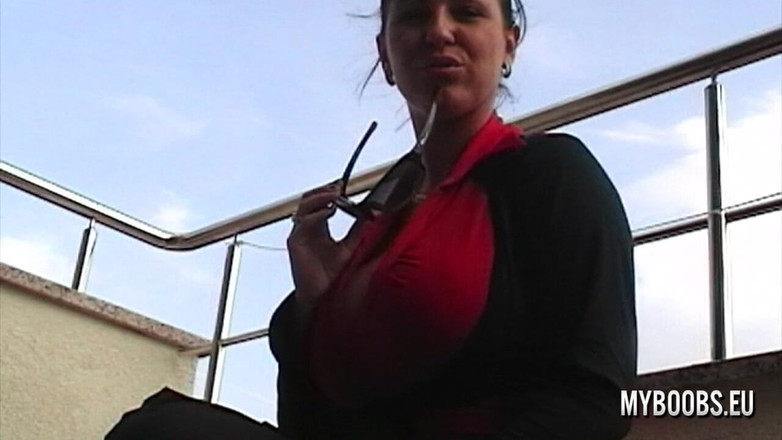 My Boobs: Tetona Kora Kryk al aire libre desnuda en Croati