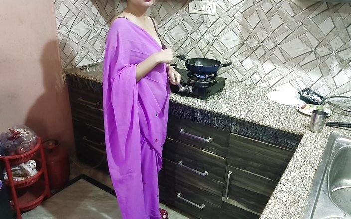 Saara Bhabhi: Indische stiefmutter überrascht ihren stiefsohn vivek an seinem geburtstag in der...