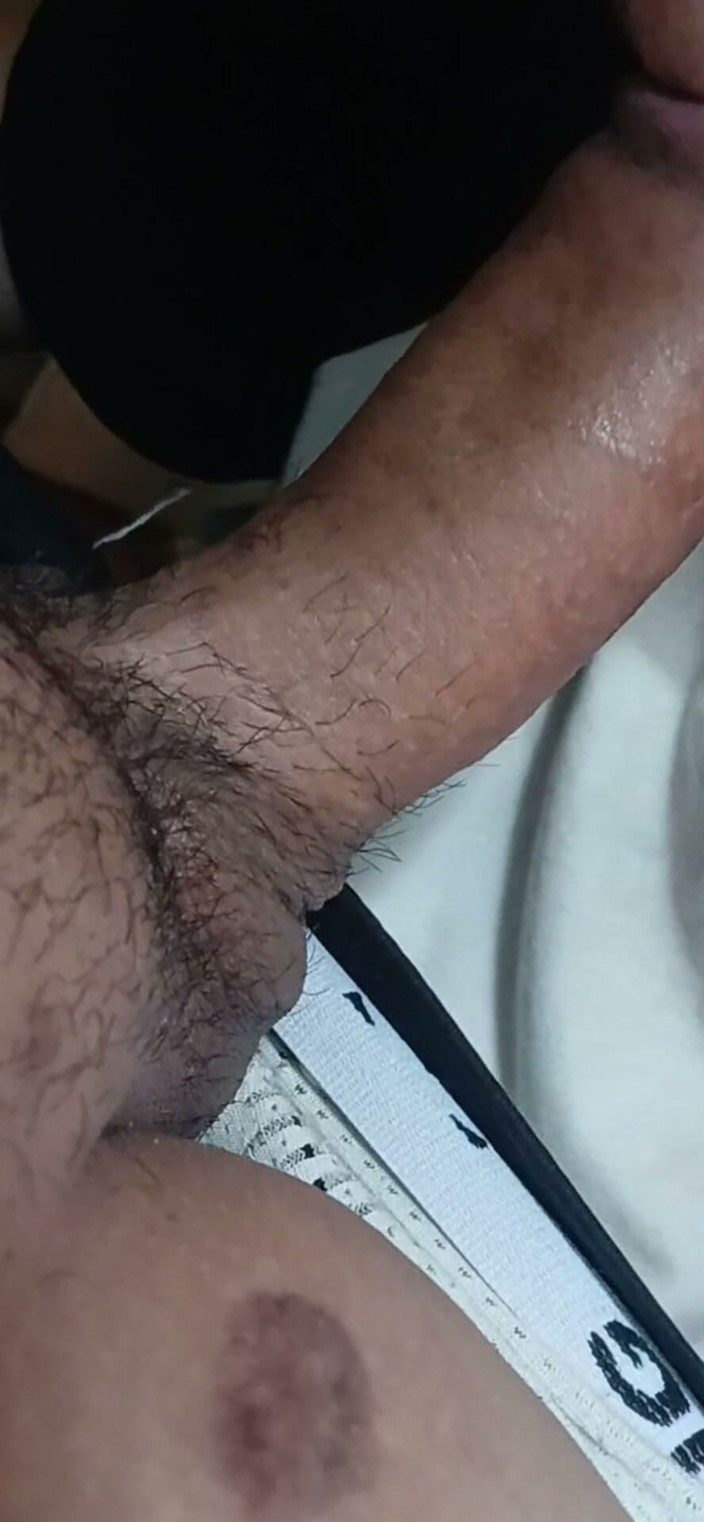 eldlie: Une petite amie à genoux taille une pipe