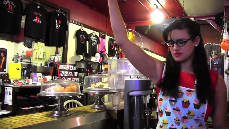 Lesbian Tales: Penny Barber和alani pi是在厨房认识的熟女