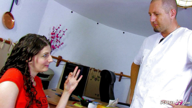 Full porn collection: Lekarz z dużym kutasem rucha seksowną mamuśkę Sabrinę po badaniu