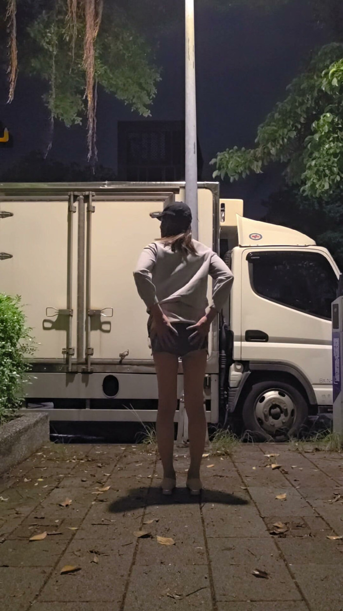 Taiwancdgirl: Trap Tingxuan dosahuje vrcholu s rukama venku