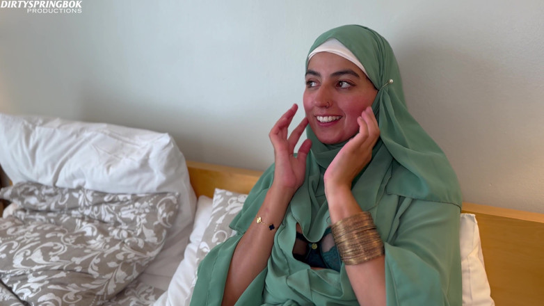 Aaliyah Yasin: Hijabi Aaliyah Yasin recebe uma grande surpresa de josy