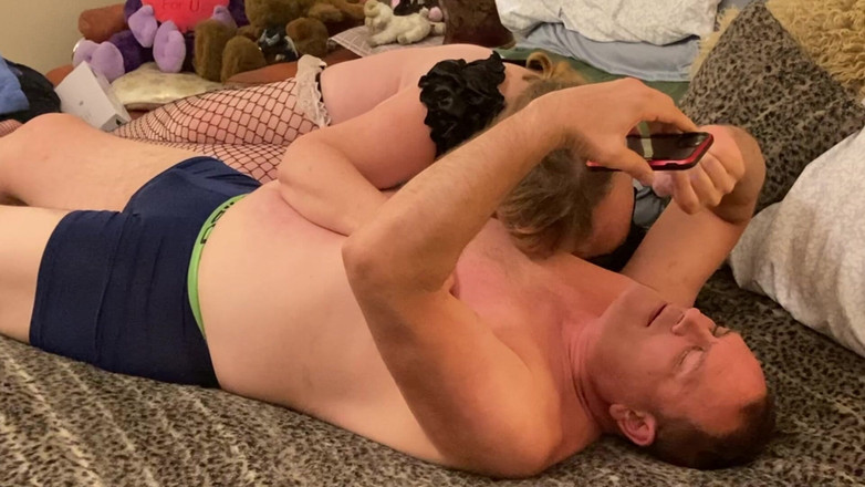 Carmen Angel: カルメンおばあちゃんエンジェルがチンポをしゃぶるハムディンガーを与える!