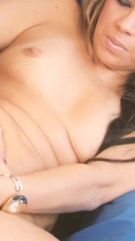 Teen fühlt sich geil in 1_beautiful blondine in dessous masturbiert mit ihrem neuen dildo