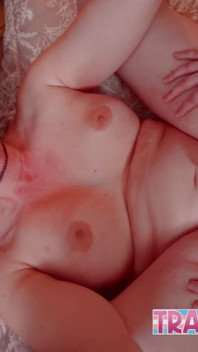 Seksowna trans ruda Erica Cherry znajduje tyłek oklep
