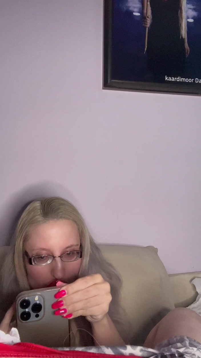 FinDom Goaldigger: Товсті окуляри говорять мінет і танцюють оголеною