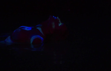 Radical Lesbian: Chicas pintados de cuerpo fluorescente.