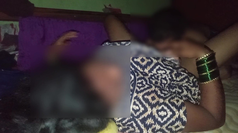 Harder299: Hintli karım yatağa girmeme bile izin vermiyor. Seksi Hintli köylü...