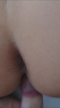 Provocando en primer plano- follando culo y coño con juego anal, culo extendido y semen en el culo