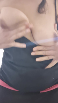 Scuotendo Le Tette Calde