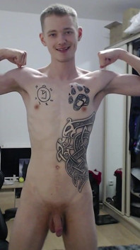 Nahá Endo Show Biceps