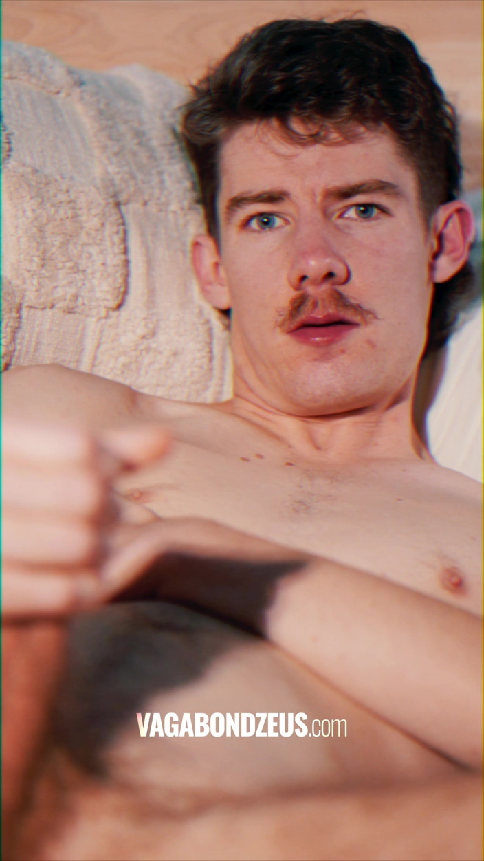 VagabondZeus - Erotic Filmmaker: Zabawny Kiwi Hung Twink w swojej sesji solo