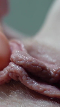 Aşağıdan görünümlü dildo mastürbasyonu