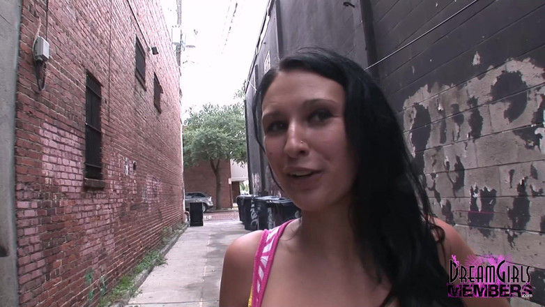 Dream Girls: Bella zeigt ihre riesigen titten und mehr um tampa