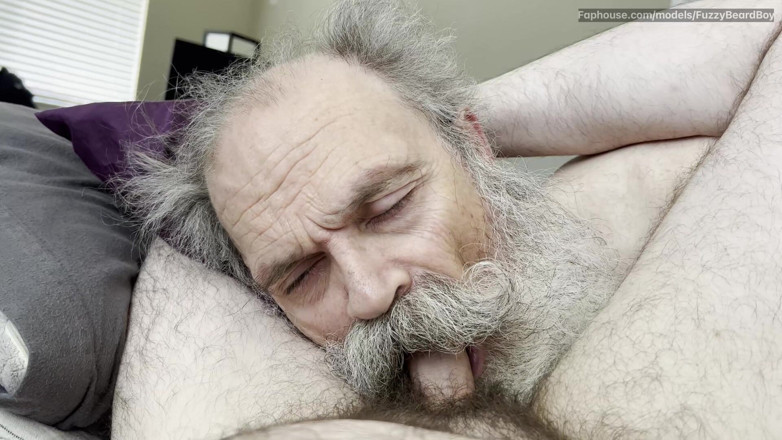 FuzzyBeardBoy: Moustache Daddy Sucking Cock