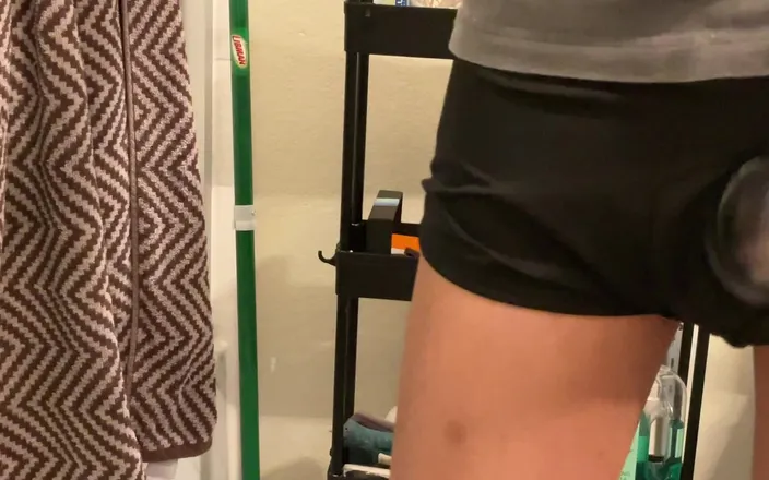Xela86: Jacking off with Pump