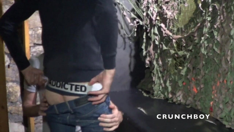 BAREBACK AND CREAMPIE CLUB: Twink follada a pelo por chico heterosexual curioso