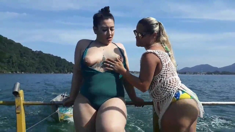 Paty Bumbum: Paty Butt和她的继子阿加莎·卢多维诺在公共场合的露出癖