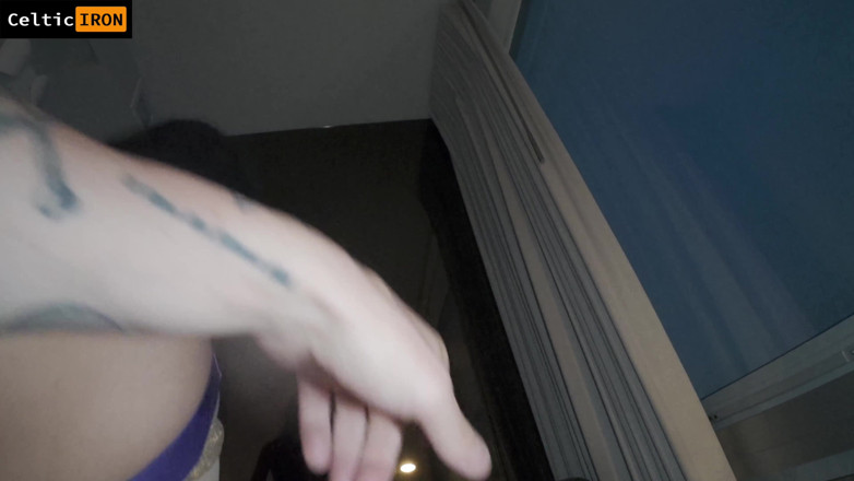 Celtic Iron: Bos Jutawan Mengongkek Saya Di Penthousenya! Saya Sukakan Zakar Besarnya