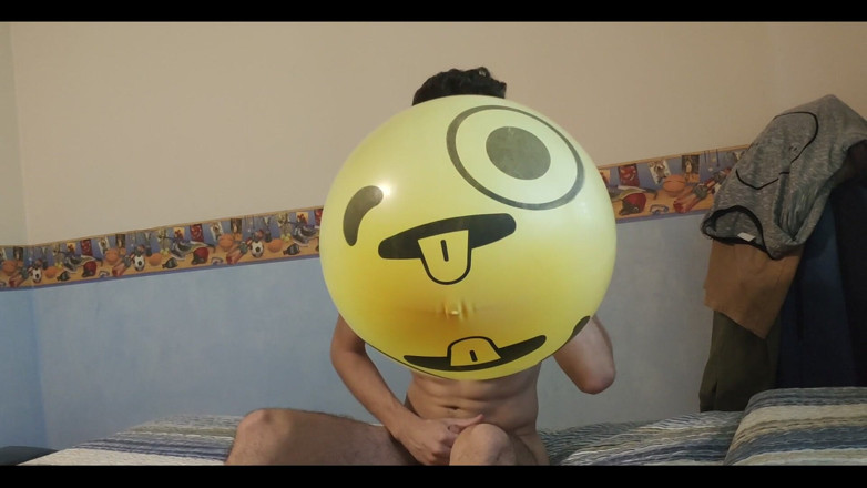 Floatie Boy: Kouření obrovského smajlíka balónku při honění