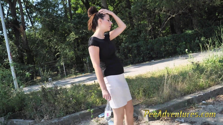 Pee Adventures: Toplantıya geç kaldım, kenara çektim ve...