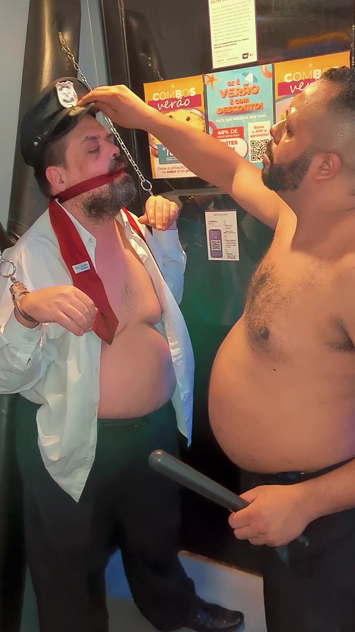 Punchbagplz: Ammanettata E Controllata - Dominazione Nella Stanza Del Motel